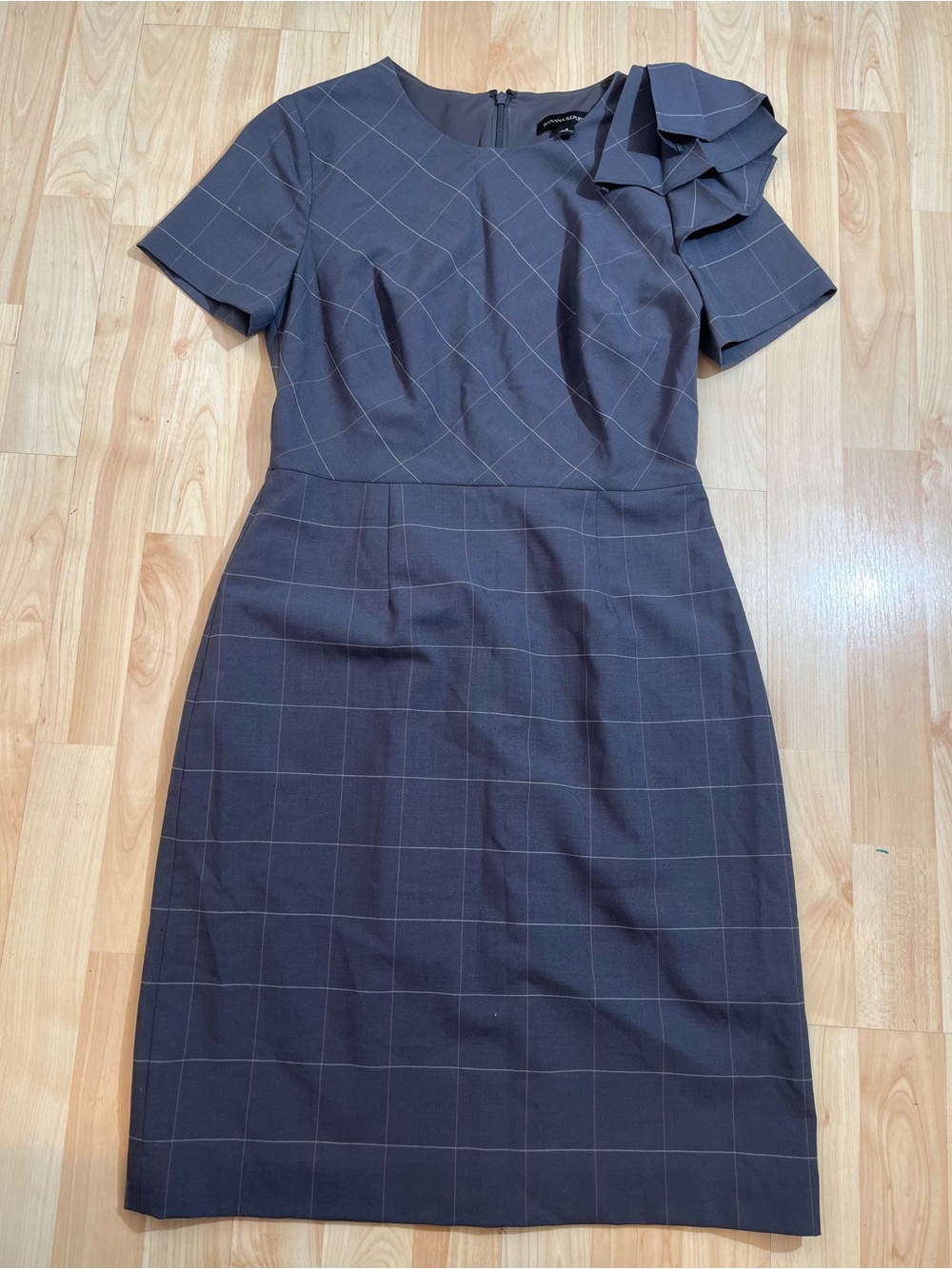 Banana Republic Gray Plaid Wool Sheath Dress Ruffle Shoulder Stretch 4